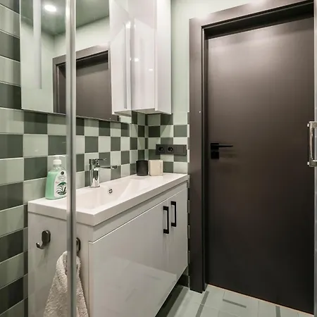 Guest house Goldenhugo Self Check In Pet Friendly